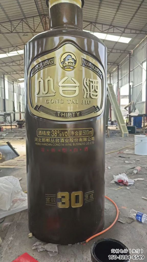 室內(nèi)酒瓶雕塑,拉絲景觀雕塑,抽象效果 室內(nèi)酒瓶雕塑,拉絲景觀雕塑,抽象效果