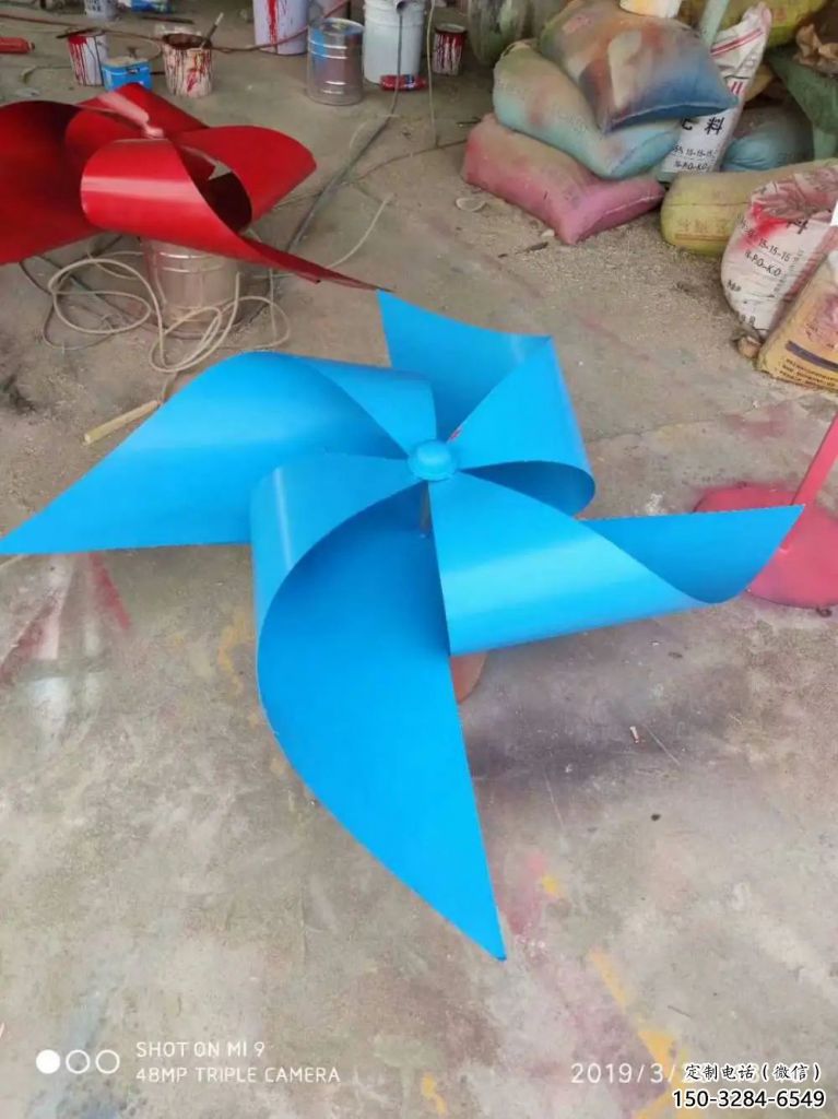 街頭風車雕塑 大型別墅區(qū)旋轉(zhuǎn)雕塑 鋼管旋轉(zhuǎn)雕塑