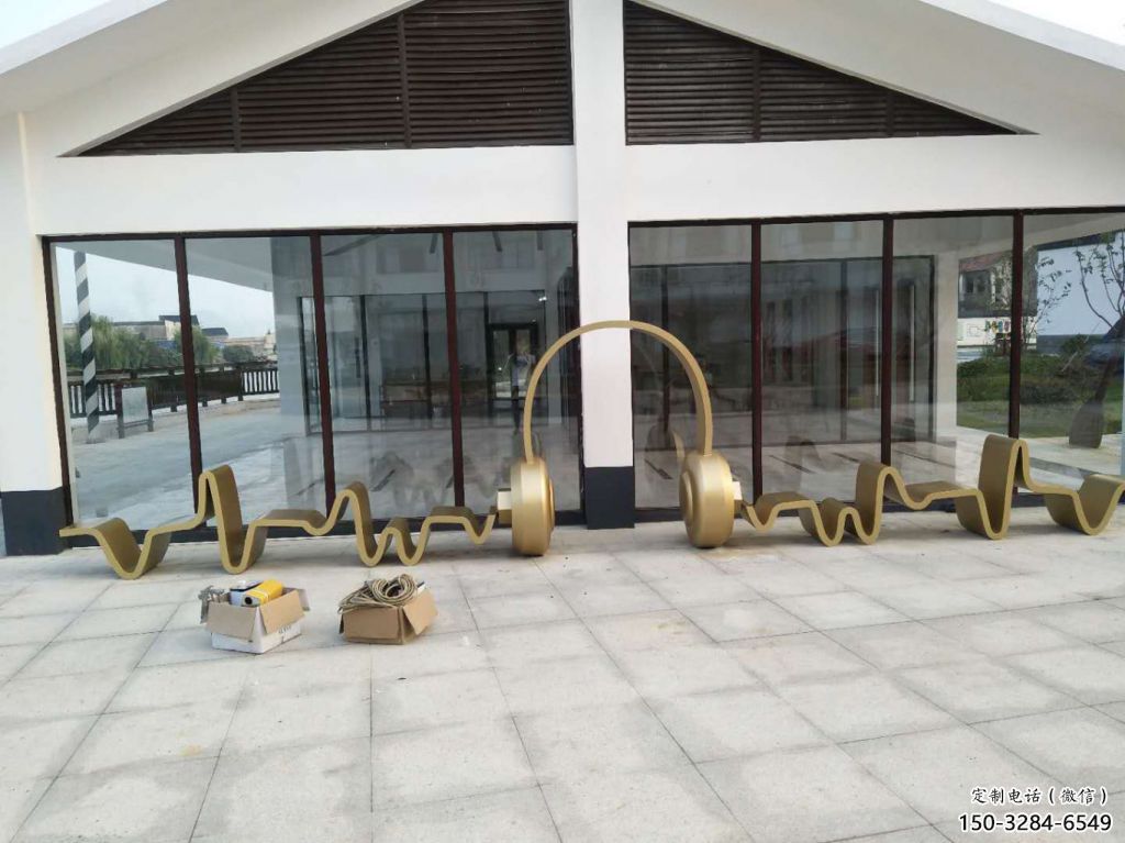 噴漆耳麥雕塑 中式村口音樂雕塑 草地耳機(jī)雕塑 噴漆耳麥雕塑 中式村口音樂雕塑 草地耳機(jī)雕塑