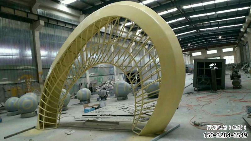 大型不銹鋼拱門雕塑，鏤空烤漆工藝制作