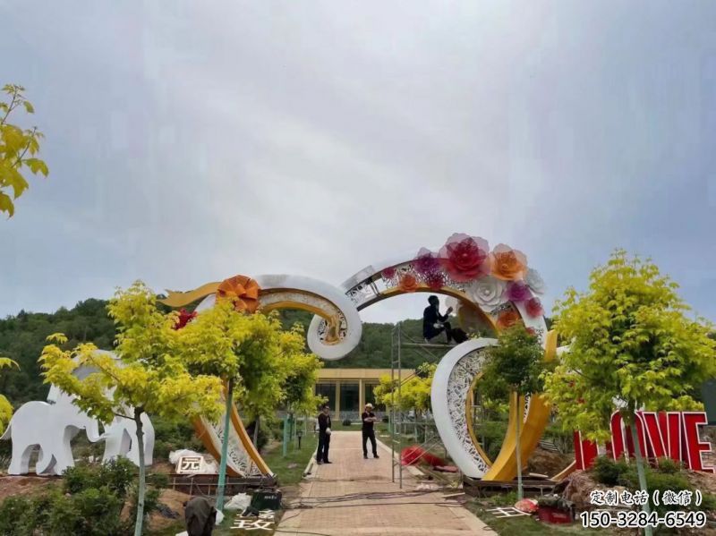 心形拱門雕塑，鏤空工藝，不銹鋼藝術大門雕塑廠家