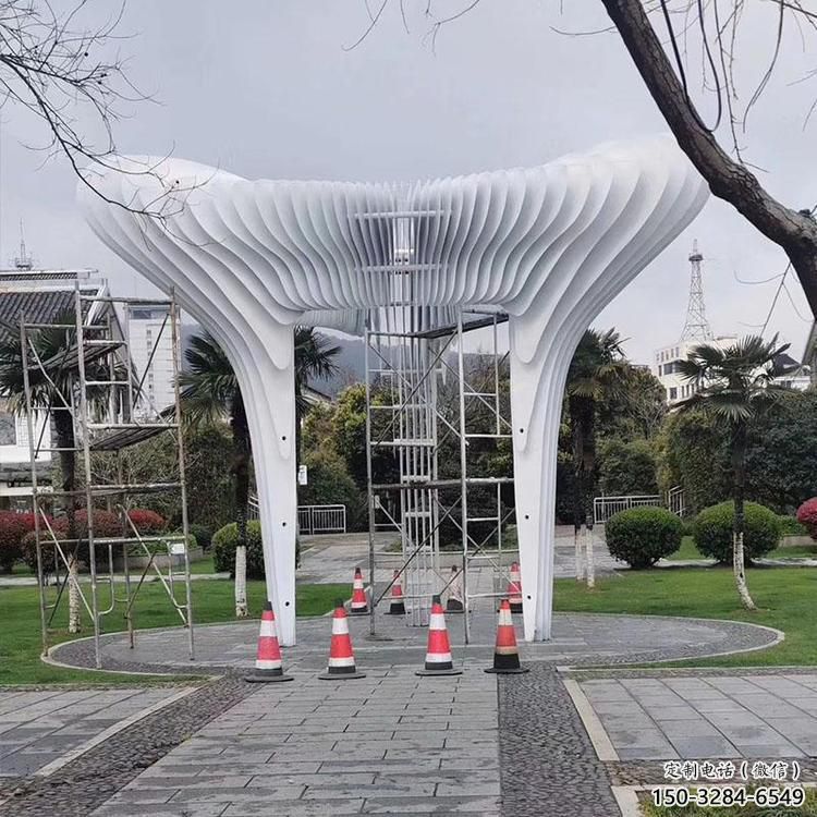 精神堡壘雕塑，折紙藝術形式，城市景觀建筑雕塑