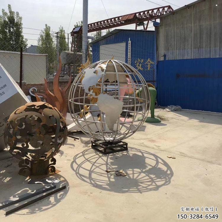 地球儀雕塑供應(yīng),城區(qū)小品,鏡面地球儀雕塑制造商 地球儀雕塑供應(yīng),城區(qū)小品,鏡面地球儀雕塑制造商