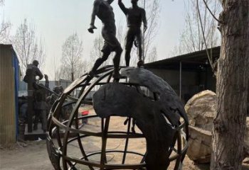 地球儀雕塑供應(yīng)，校園雕塑，地球儀人物雕塑制造廠(chǎng)家