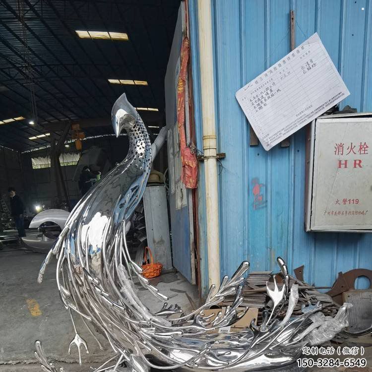 孔雀雕塑展品，花園小品，鏡面鐵藝孔雀雕塑優(yōu)選