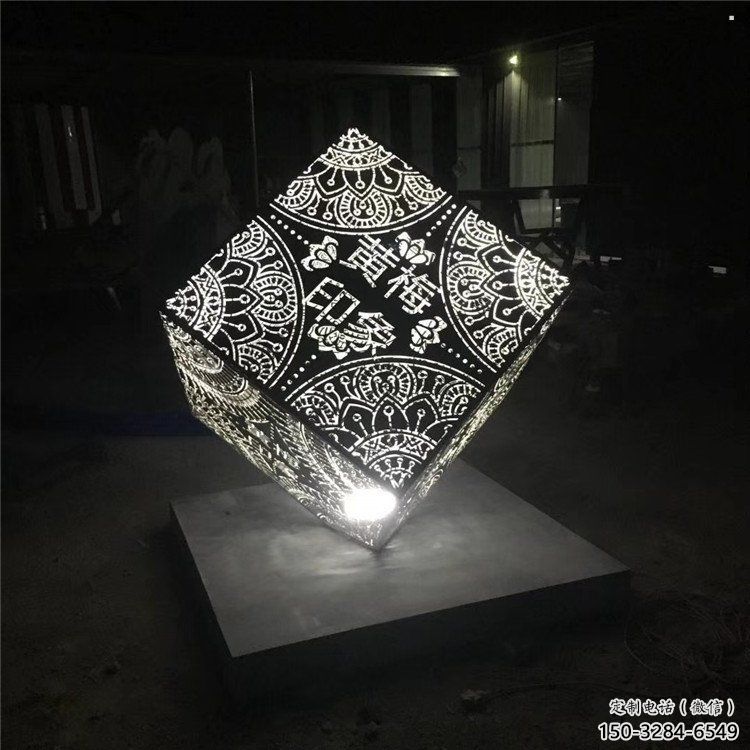 魔方雕塑定做，公園小品，燈光魔方雕塑點擊