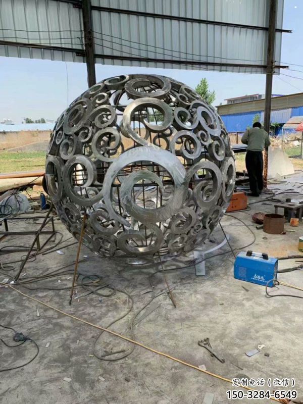 燈光球雕塑優選，陸地擺件，不銹鋼燈光球雕塑制作廠家