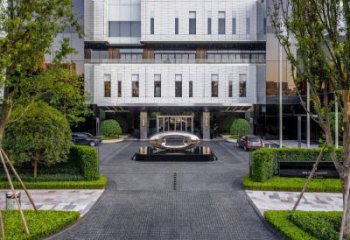 大型方孔球雕塑廠家，花園小品，不銹鋼方孔球雕塑常用