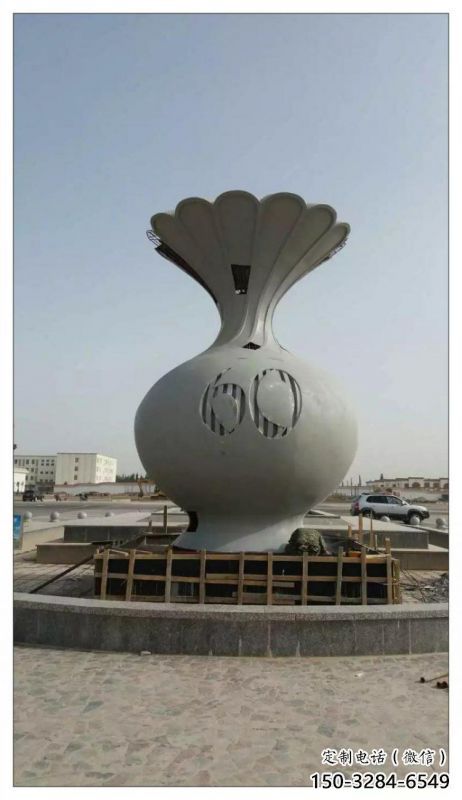 花瓶雕塑定做，城區(qū)小品，裝飾玻璃鋼花瓶雕塑定價(jià)