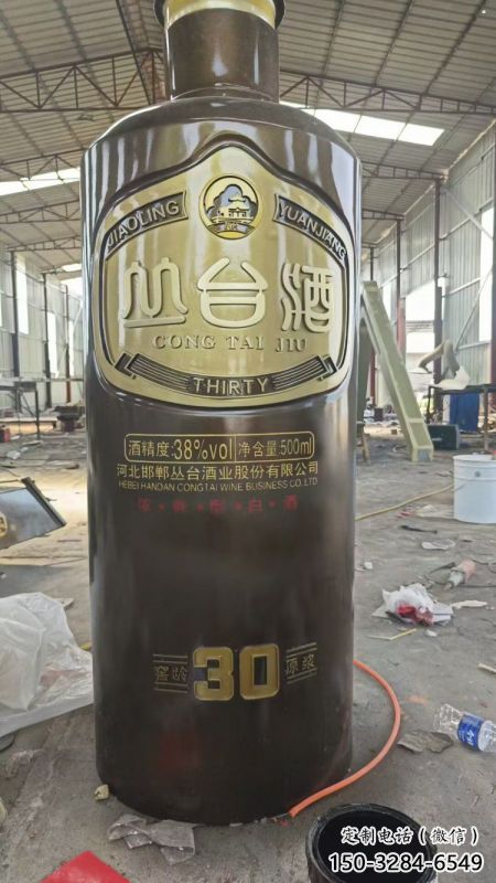 室內(nèi)酒瓶雕塑,拉絲景觀雕塑,抽象效果 室內(nèi)酒瓶雕塑,拉絲景觀雕塑,抽象效果