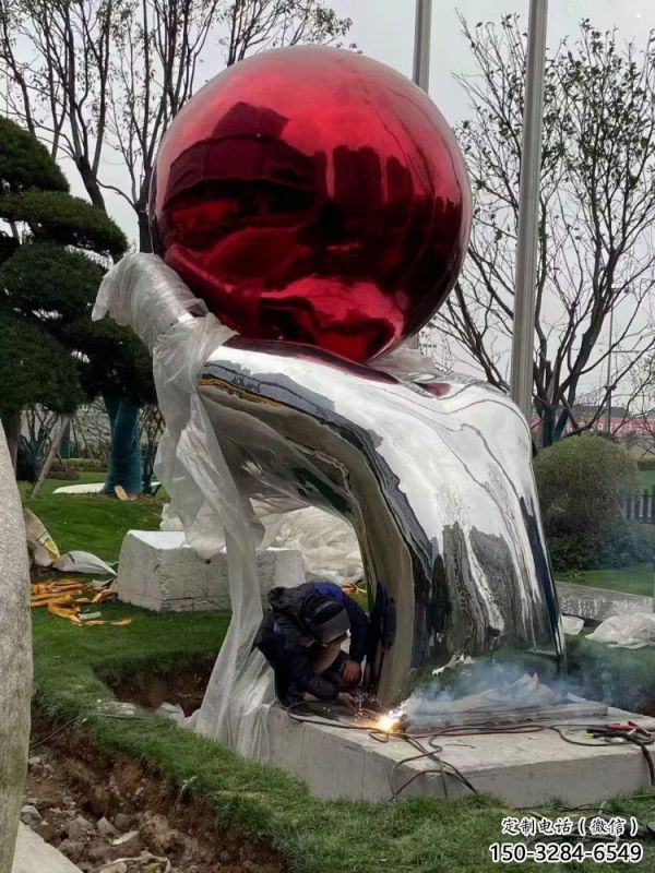 火球雕塑觀賞型，小區雕塑，不銹鋼手托火球雕塑優價