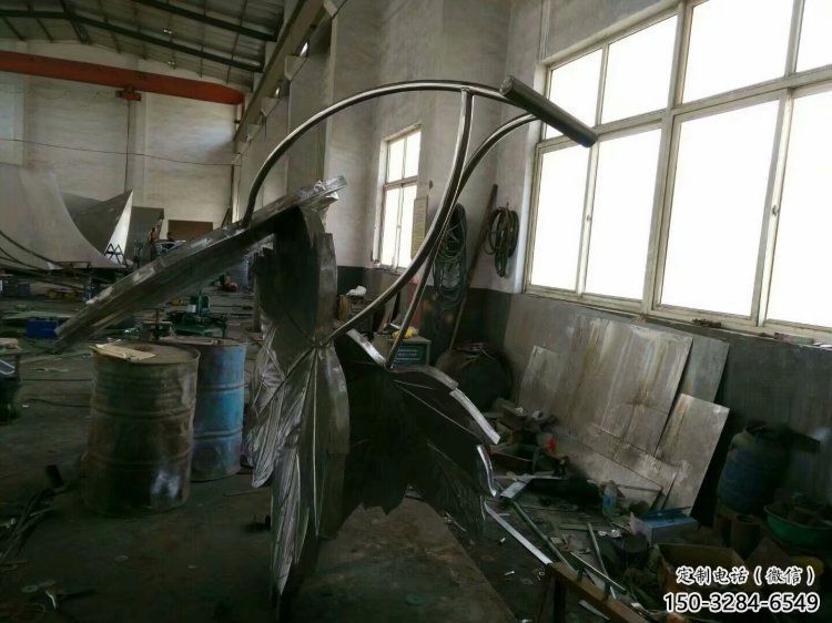 楓葉雕塑優選，陸地擺件，藝術不銹鋼楓葉雕塑供應