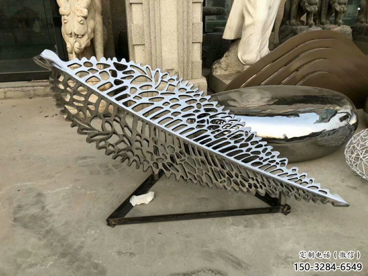 鏤空樹葉雕塑廠家，地標(biāo)擺件，鏡面鏤空樹葉雕塑生產(chǎn)商