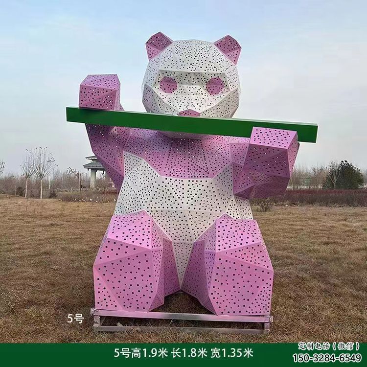 現(xiàn)代熊貓雕塑定制,中式工藝,切面鏤空熊貓雕塑廠家 現(xiàn)代熊貓雕塑定制,中式工藝,切面鏤空熊貓雕塑廠家