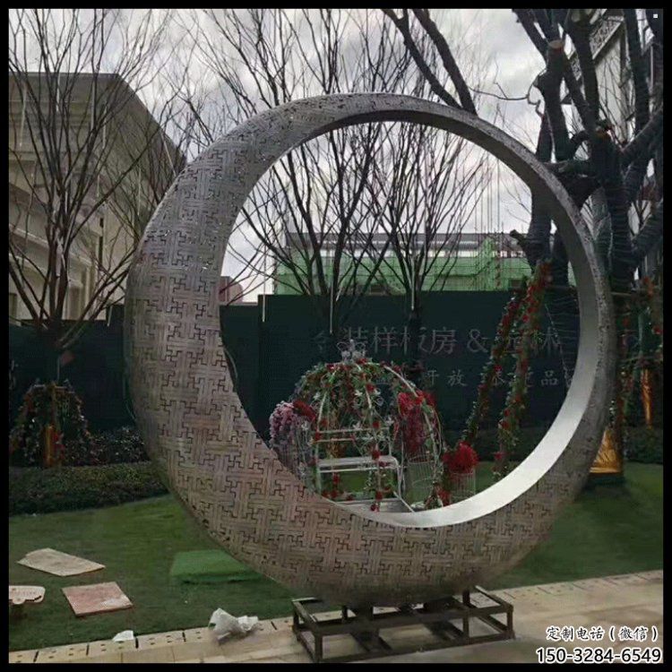 月牙雕塑工廠優(yōu)選，城市裝飾，景觀鏤空月牙雕塑供給