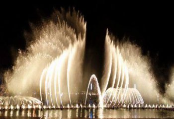 宜昌水景程控噴泉雕塑，高噴循環(huán)噴水方式設(shè)計(jì)制作