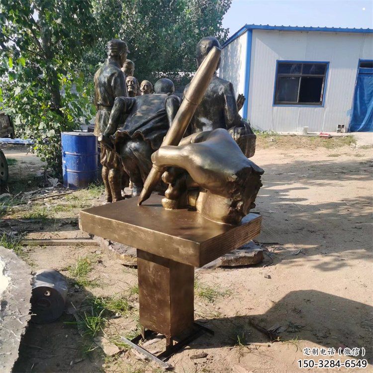 未央手握鋼筆雕塑，街道標(biāo)識(shí)，玻璃鋼手握鋼筆雕塑廠家